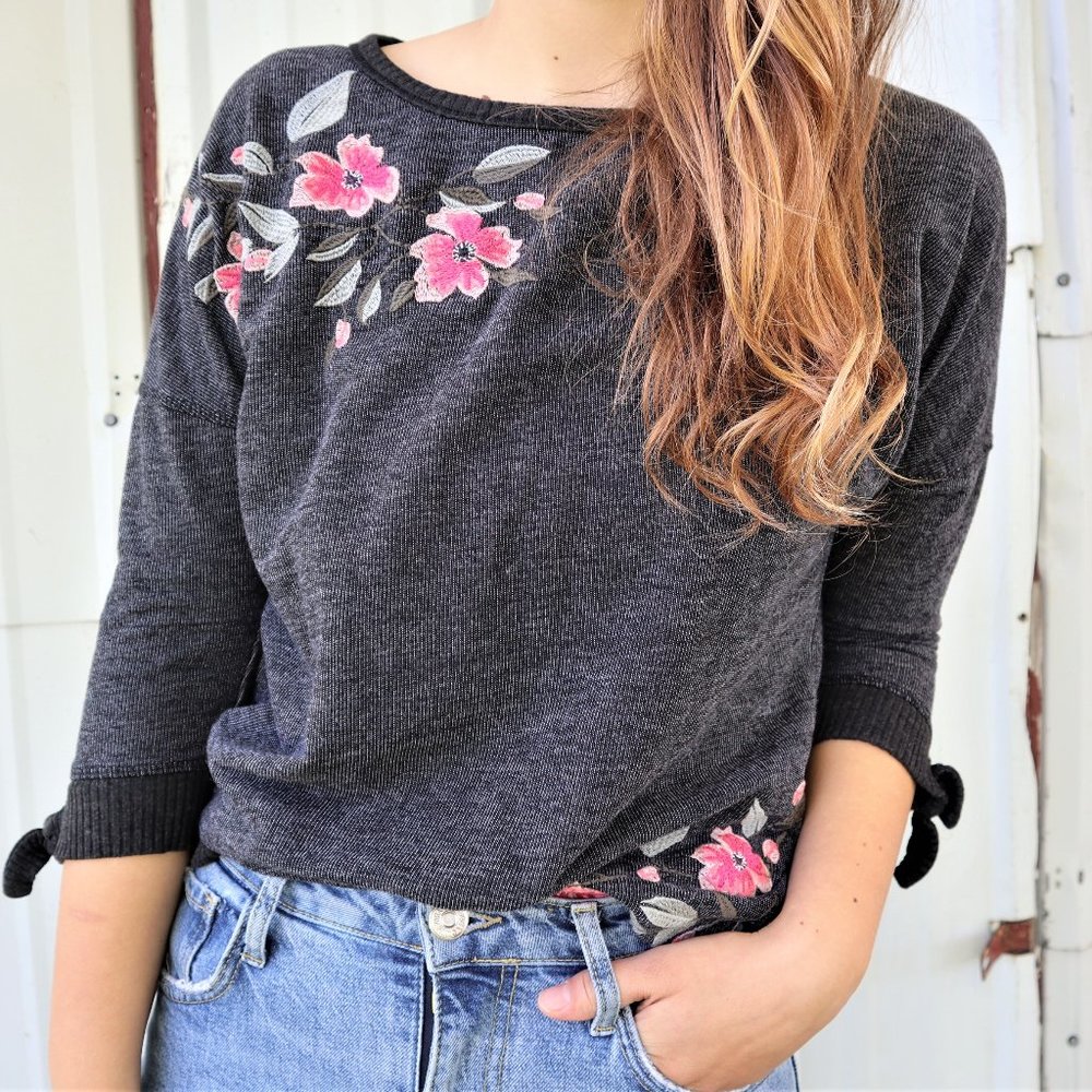 Maurice's black floral 3/4 sleeves sweatshirt size medium